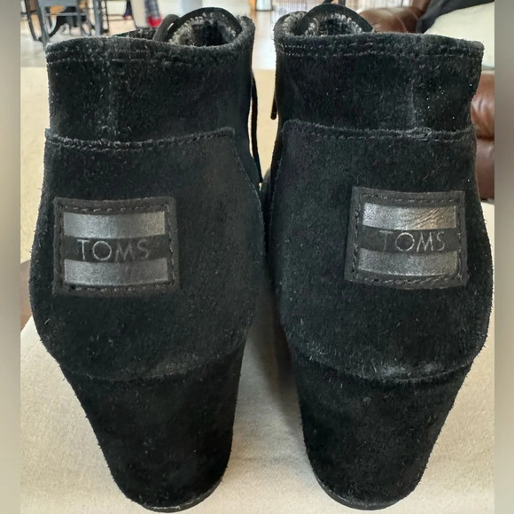 Toms Women's Size 10 W black Suede Covered Wedge Booties - Picture 10 of 14